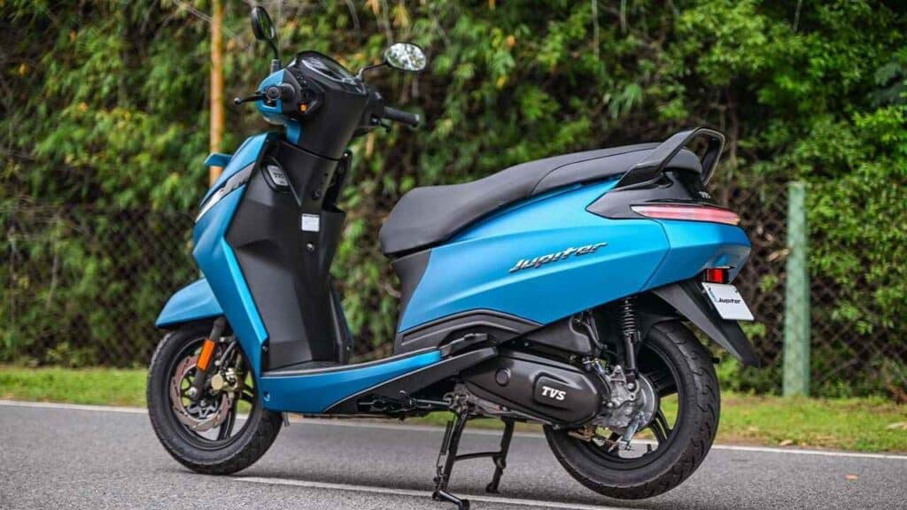TVS Jupiter standing at Road site